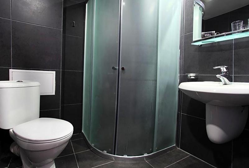 Hotel Idol image