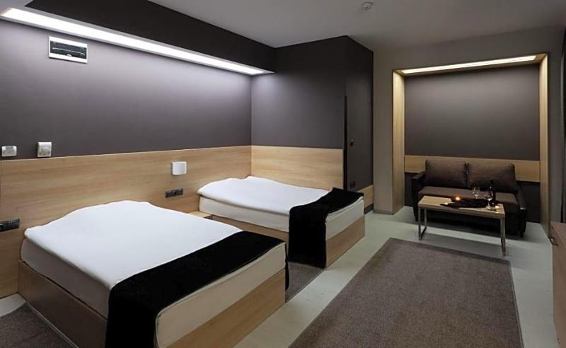 Hotel Idol image