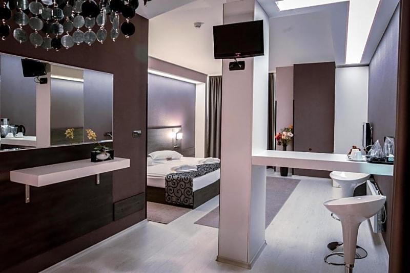 Hotel Idol image