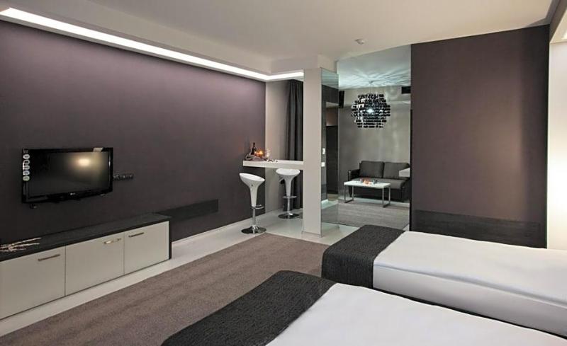 Hotel Idol image