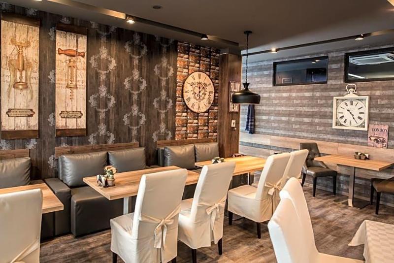 Hotel Idol image