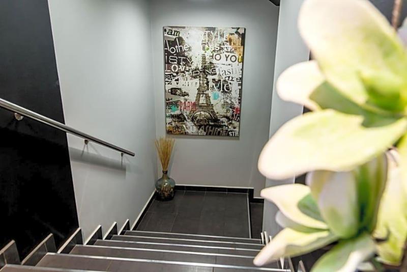 Hotel Idol image