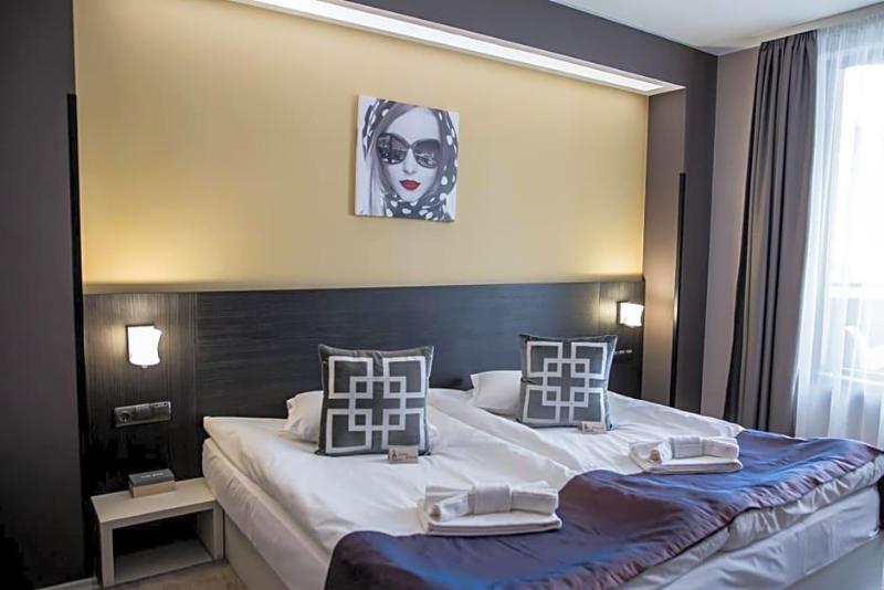 Hotel Idol image