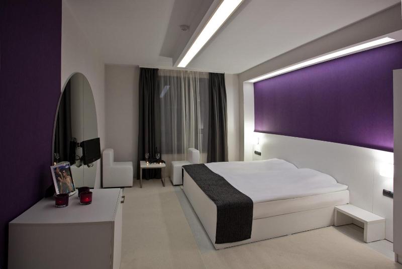 Hotel Idol image