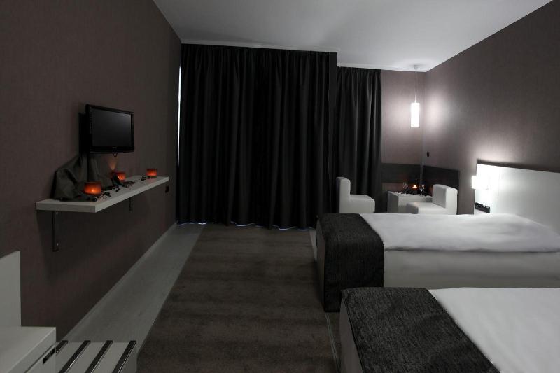 Hotel Idol image