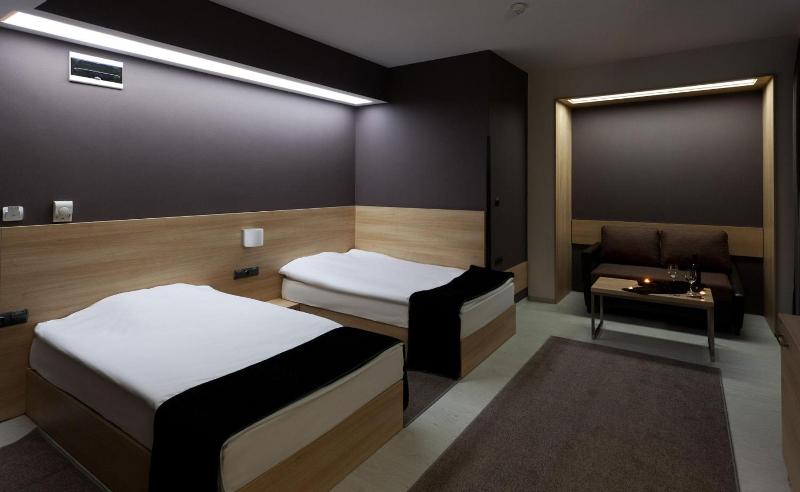 Hotel Idol image