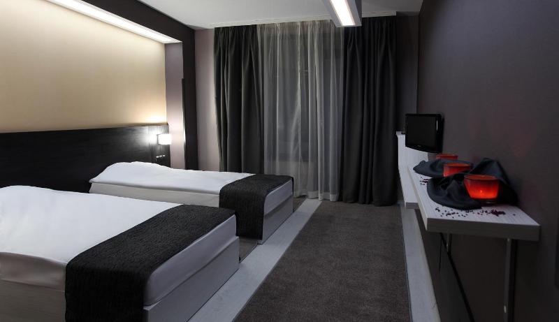 Hotel Idol image