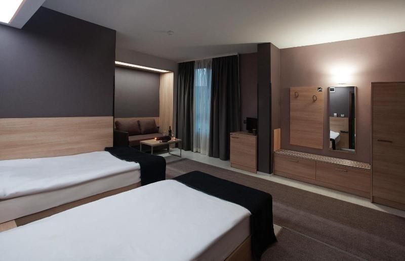 Hotel Idol image
