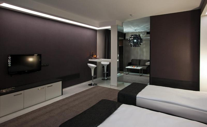 Hotel Idol image 7