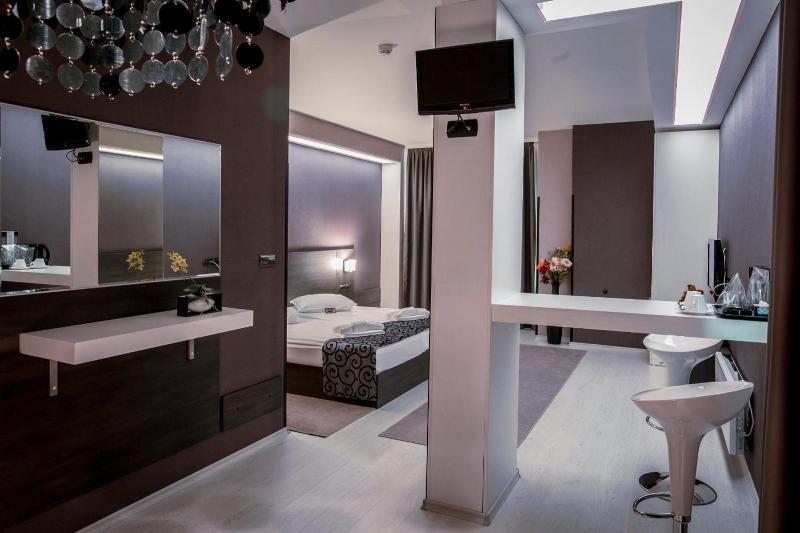 Hotel Idol image 6