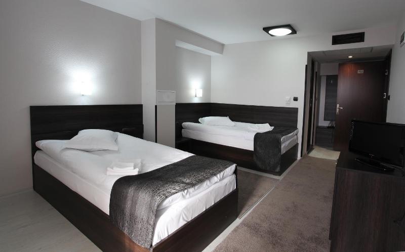 Hotel Idol image 3