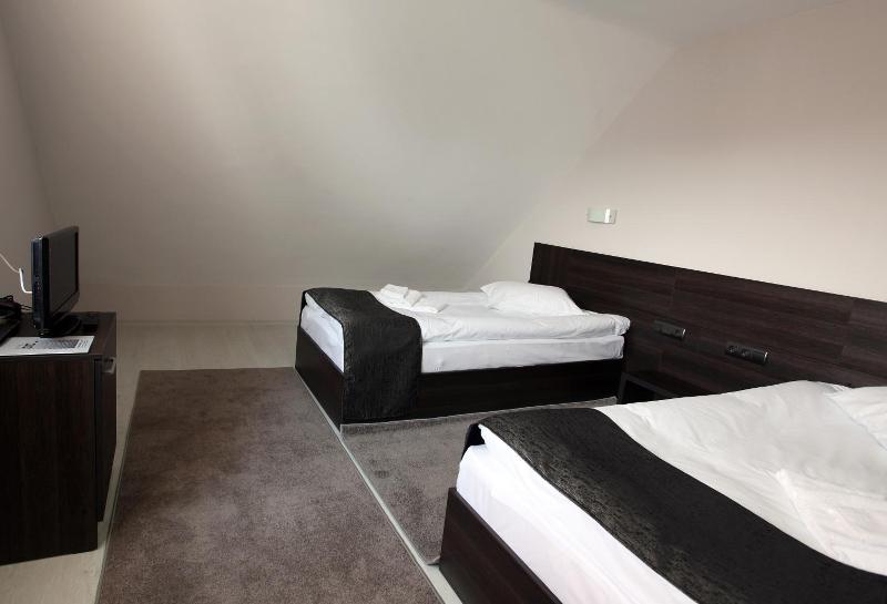 Hotel Idol image 2