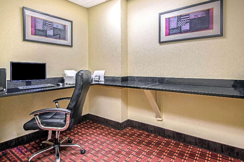 La Quinta Inn & Suites Woodward image
