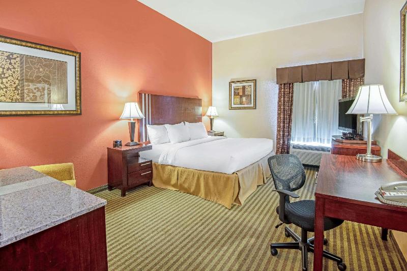 La Quinta Inn & Suites Woodward image