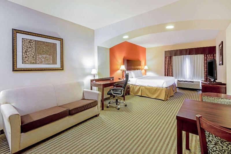 La Quinta Inn & Suites Woodward image