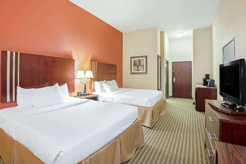 La Quinta Inn & Suites Woodward image