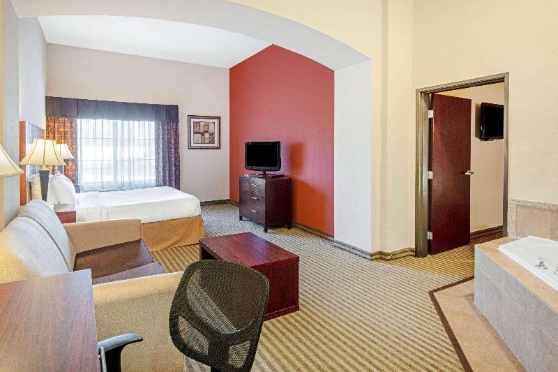 La Quinta Inn & Suites Woodward image