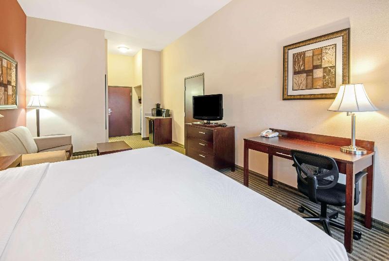 La Quinta Inn & Suites Woodward image