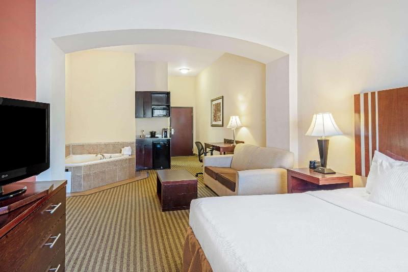 La Quinta Inn & Suites Woodward image