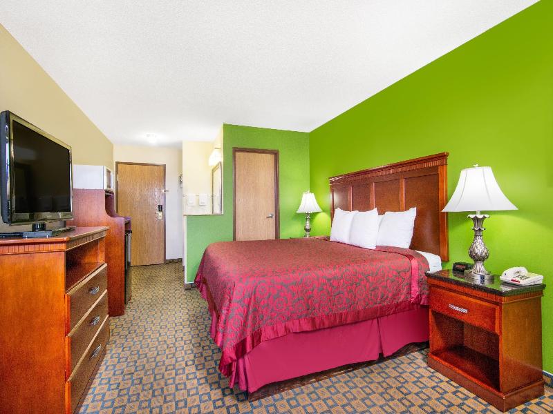 DOUBLE KING BED SMOKING