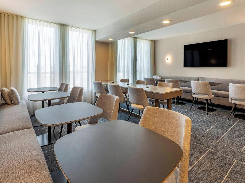 Sheraton Suites Old Town Alexandria image