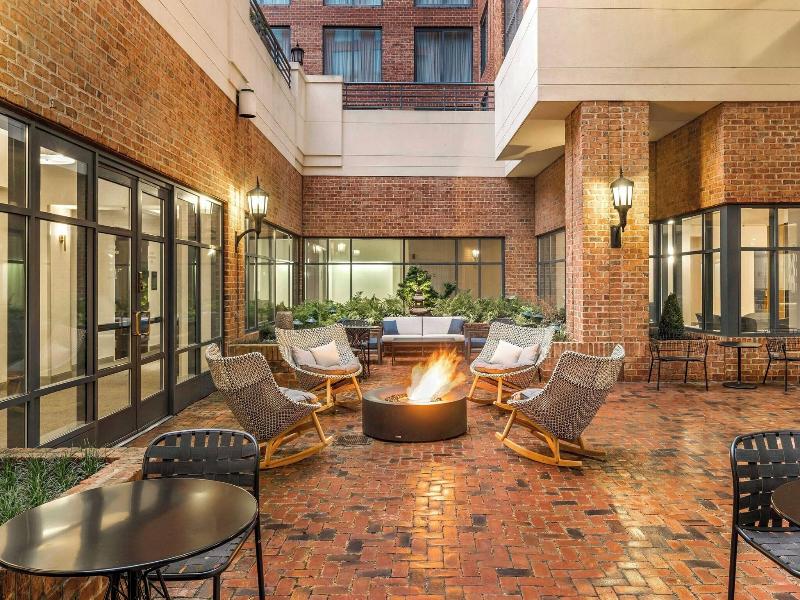 Sheraton Suites Old Town Alexandria image