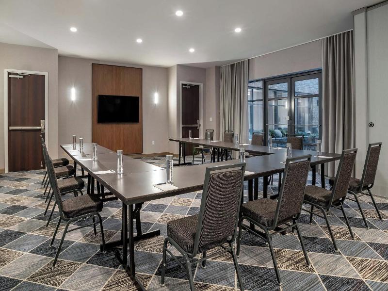 Sheraton Suites Old Town Alexandria image