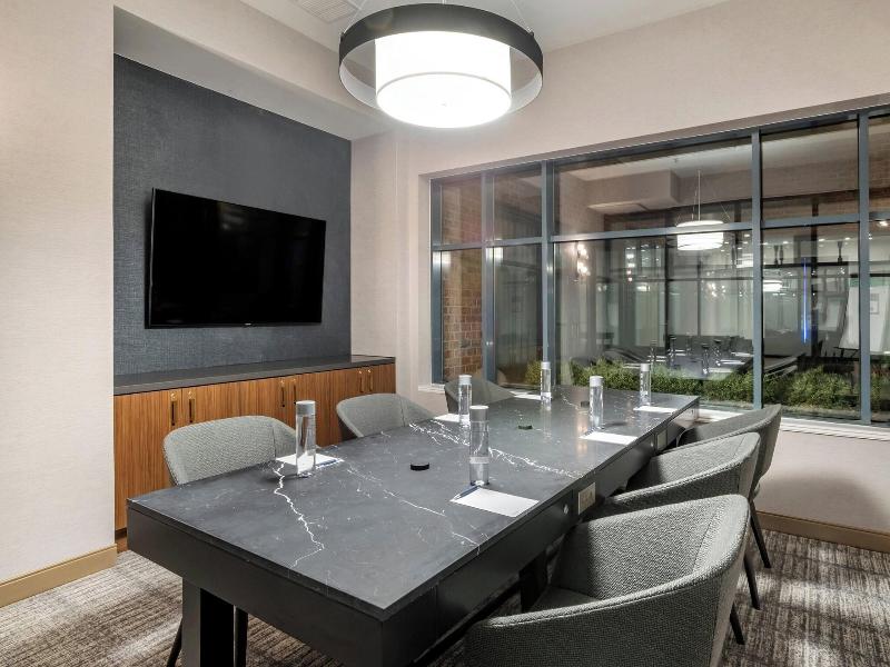Sheraton Suites Old Town Alexandria image