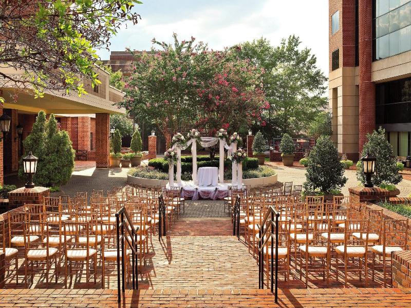 Sheraton Suites Old Town Alexandria image
