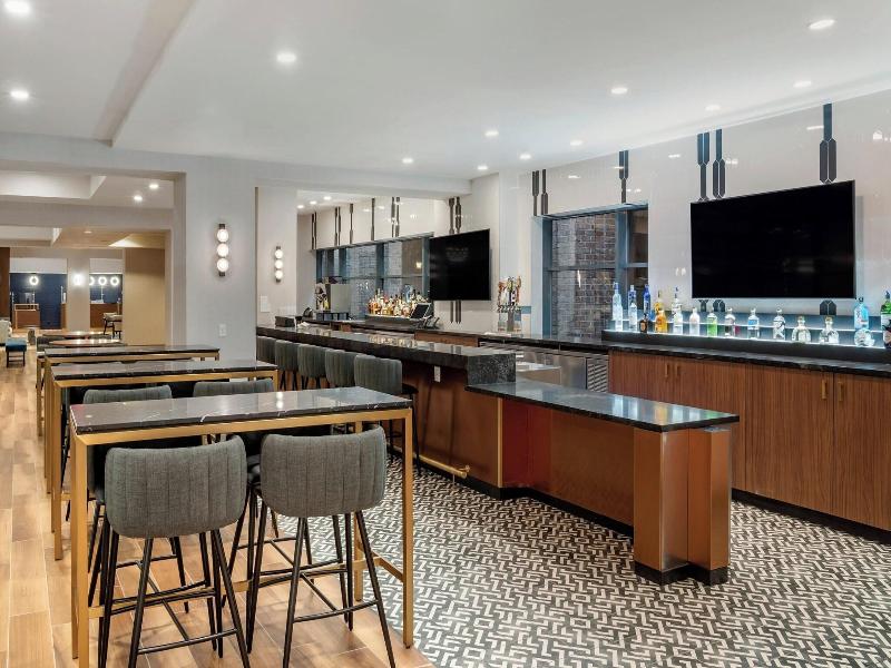 Sheraton Suites Old Town Alexandria image