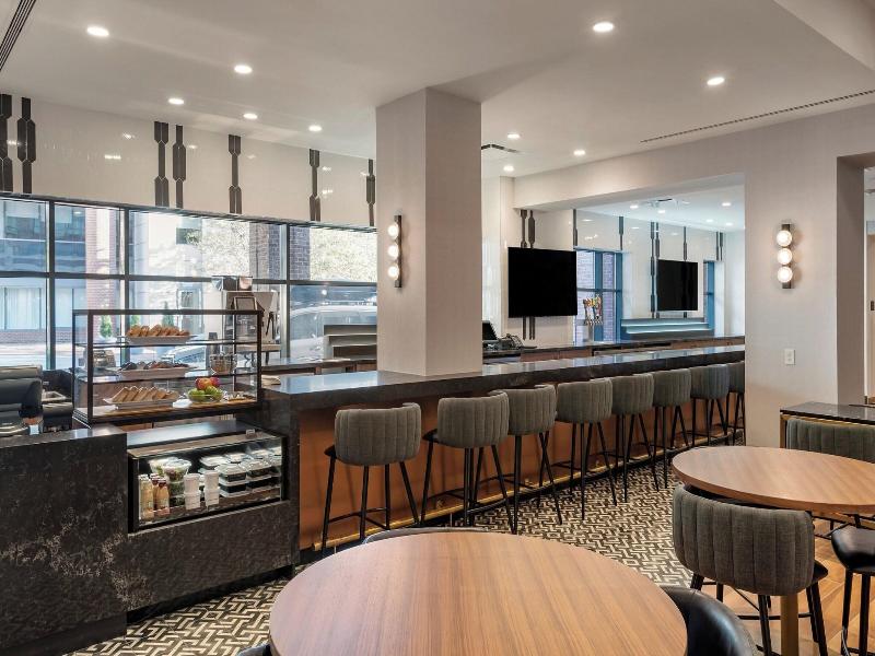 Sheraton Suites Old Town Alexandria image