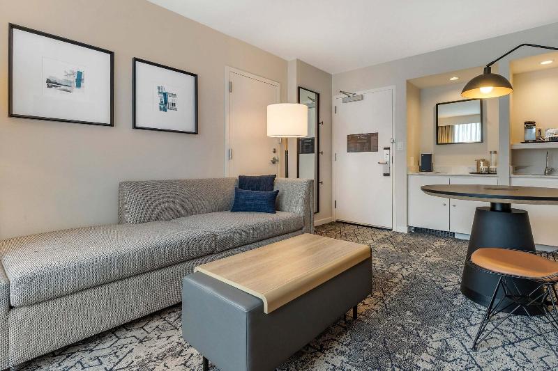 Sheraton Suites Old Town Alexandria image