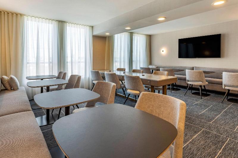 Sheraton Suites Old Town Alexandria image