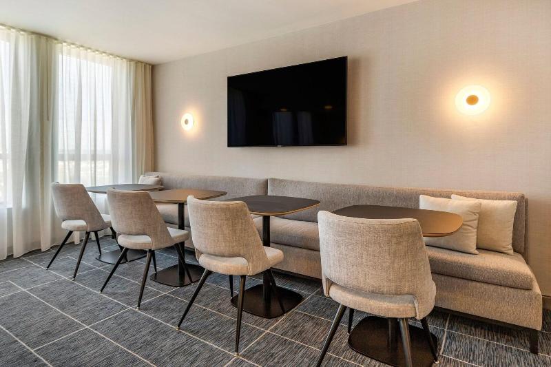 Sheraton Suites Old Town Alexandria image