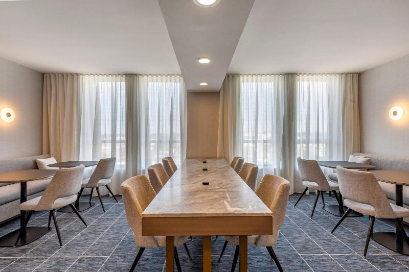 Sheraton Suites Old Town Alexandria image