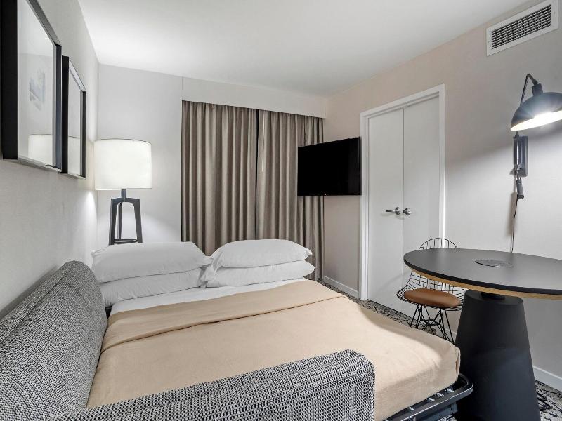 Sheraton Suites Old Town Alexandria image