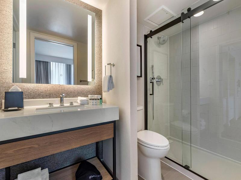 Sheraton Suites Old Town Alexandria image