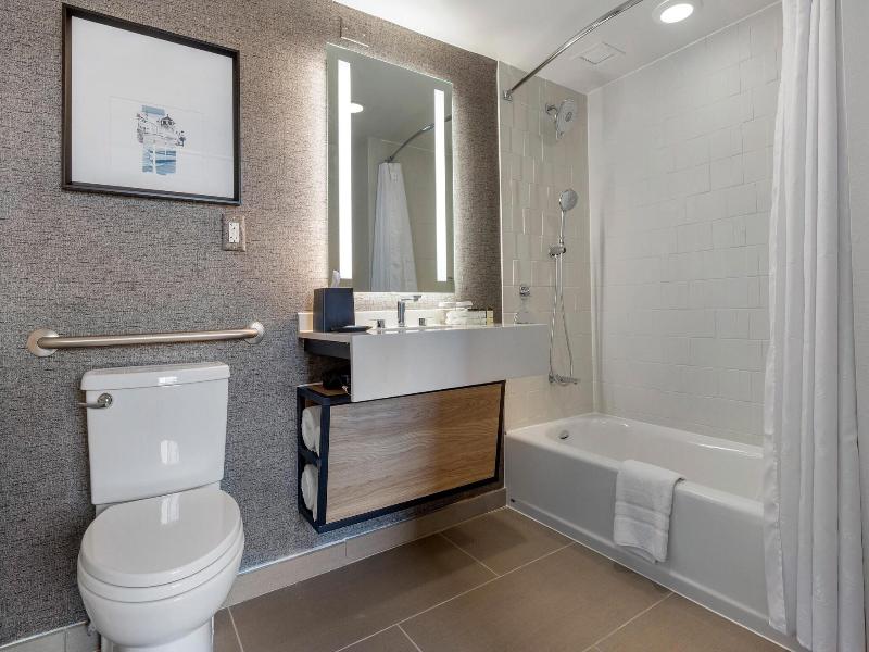 Sheraton Suites Old Town Alexandria image