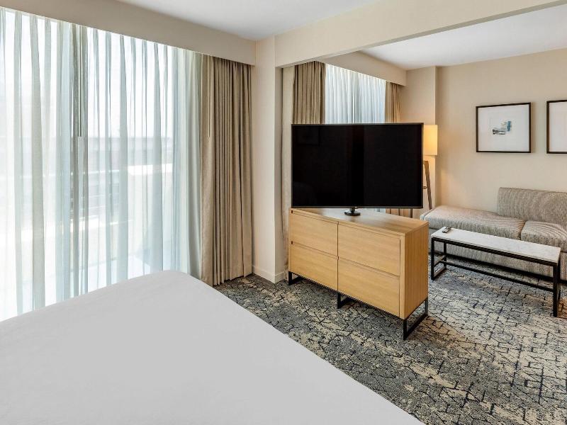 Sheraton Suites Old Town Alexandria image