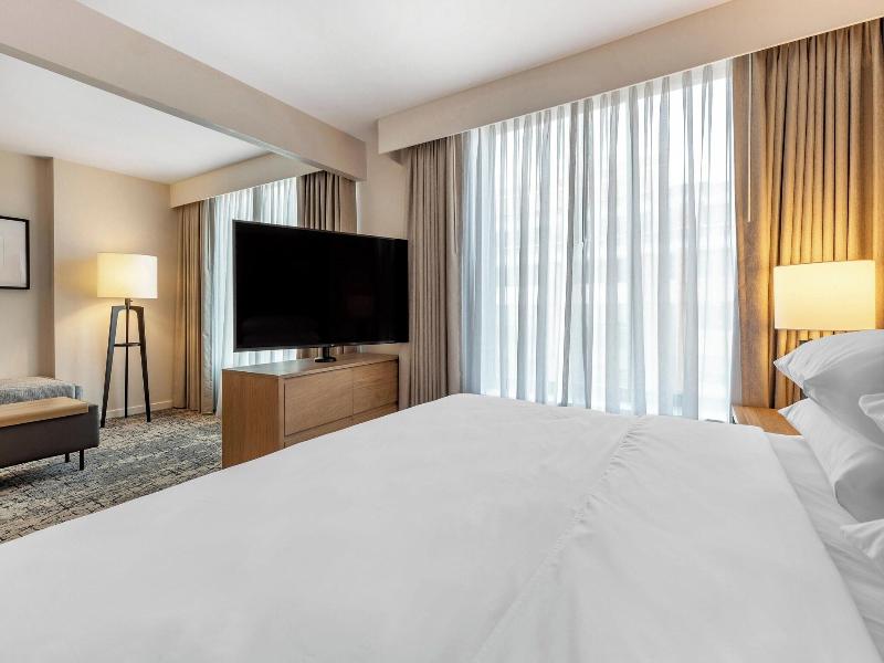 Sheraton Suites Old Town Alexandria image