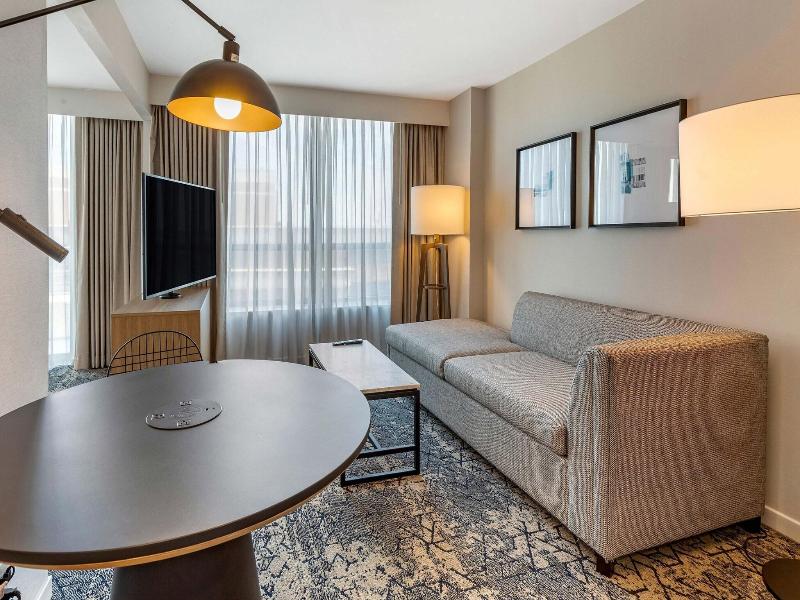 Sheraton Suites Old Town Alexandria image