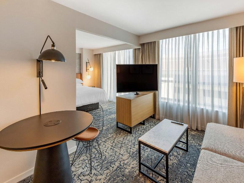 Sheraton Suites Old Town Alexandria image