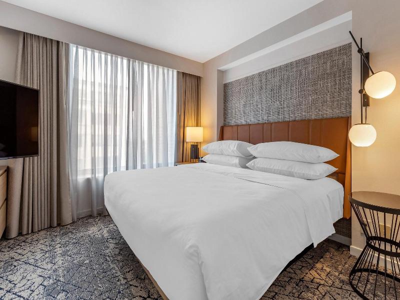 Sheraton Suites Old Town Alexandria image