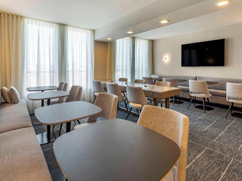 Sheraton Suites Old Town Alexandria image