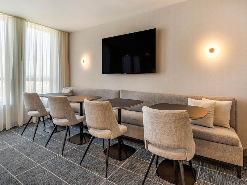 Sheraton Suites Old Town Alexandria image