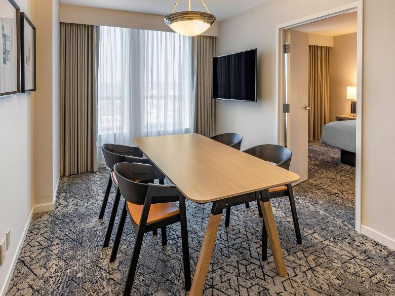 Sheraton Suites Old Town Alexandria image
