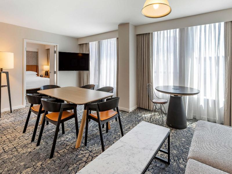 Sheraton Suites Old Town Alexandria image