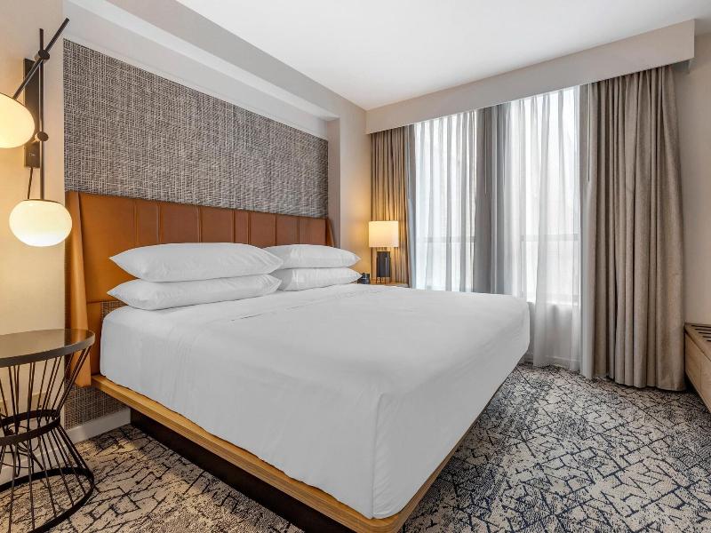 Sheraton Suites Old Town Alexandria image