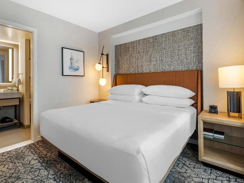 Sheraton Suites Old Town Alexandria image