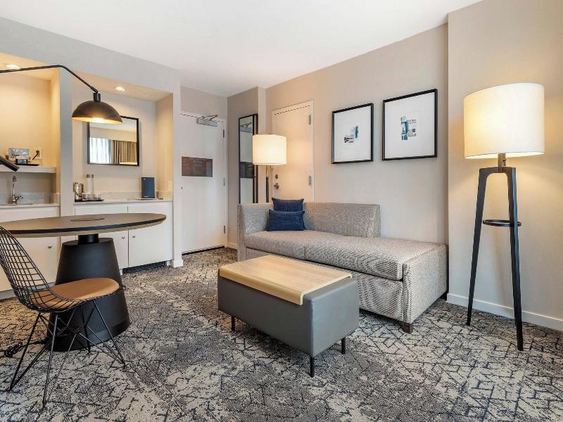 Sheraton Suites Old Town Alexandria image